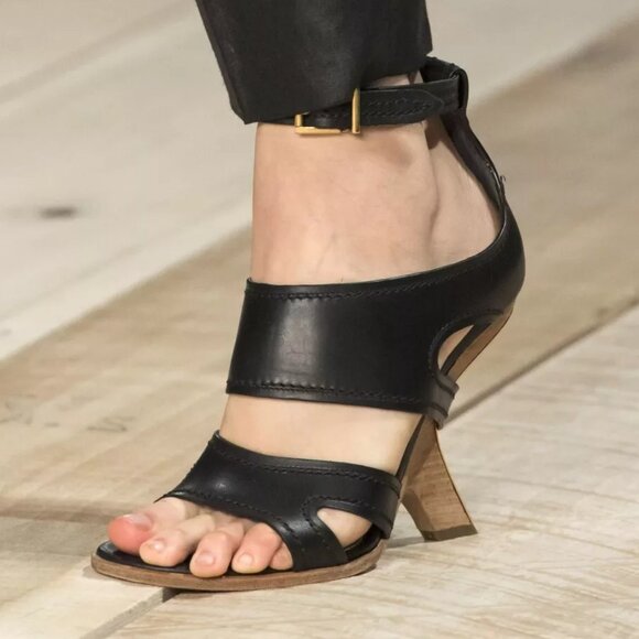 Alexander McQueen Wooden Heel Strappy Black Leather Pumps - Picture 15 of 15